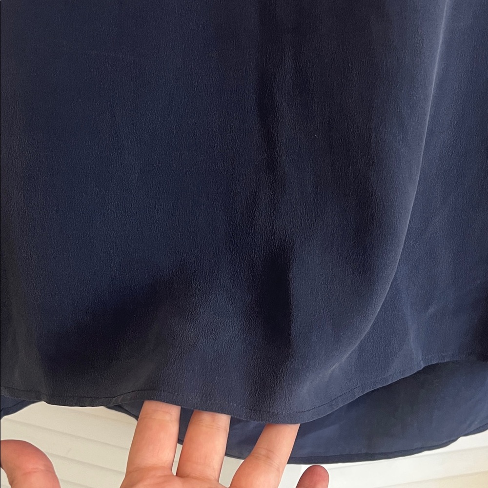 Equipment 100% Silk Sleeveless Navy Top - Picture 4 of 6